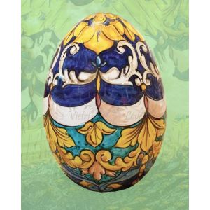 Decorazioni Pasquali Su Davanzale in Primavera. Uova Verniciate in Legno  Appese Su Ramoscelli Di Salice in Vaso Di Ceramica. Uova Fotografia Stock -  Immagine di fiori, fiamma: 213811332